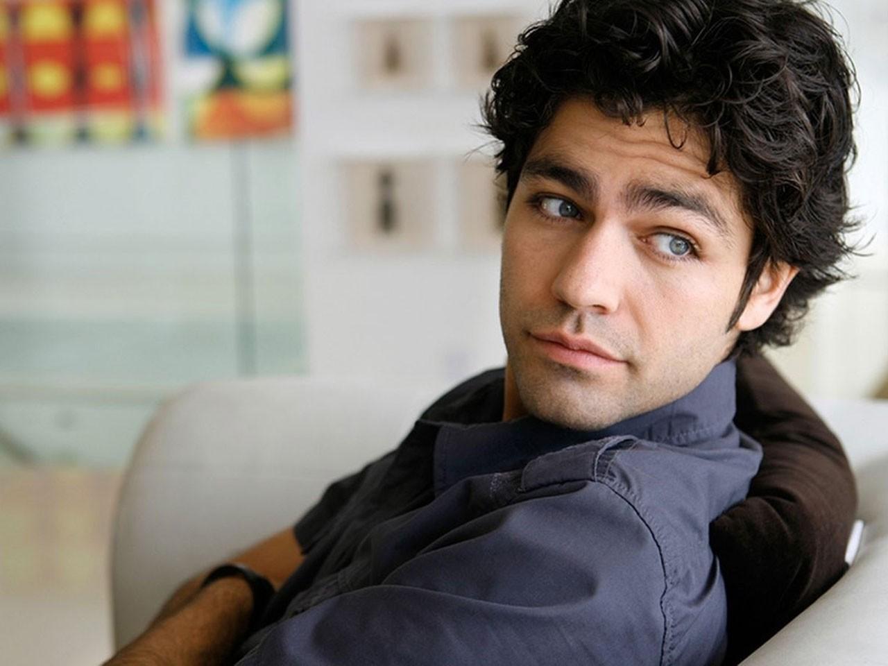 adrian-grenier-entou. 